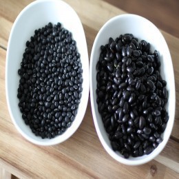 DRIED BLACK SOYABEANS